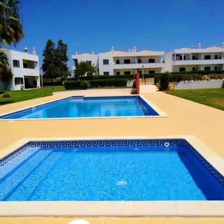 Lake Apartment - Pool And Sea View & Tennis Court & Bbq ペラ エクステリア 写真