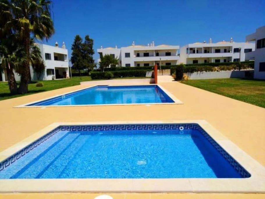 Lake Apartment - Pool And Sea View & Tennis Court & Bbq ペラ エクステリア 写真