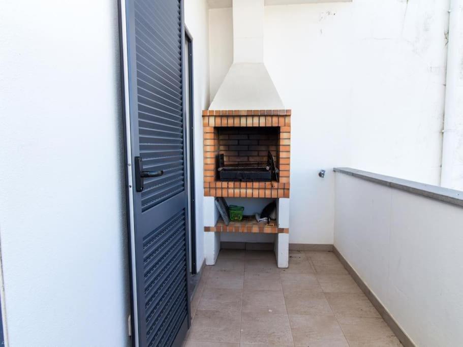 Lake Apartment - Pool And Sea View & Tennis Court & Bbq ペラ エクステリア 写真