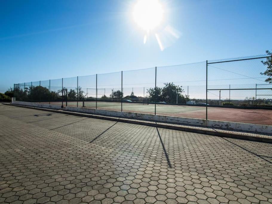 Lake Apartment - Pool And Sea View & Tennis Court & Bbq ペラ エクステリア 写真