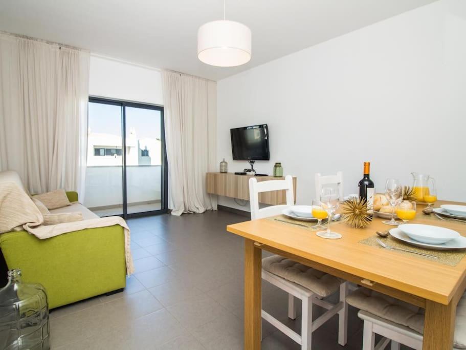 Lake Apartment - Pool And Sea View & Tennis Court & Bbq ペラ エクステリア 写真