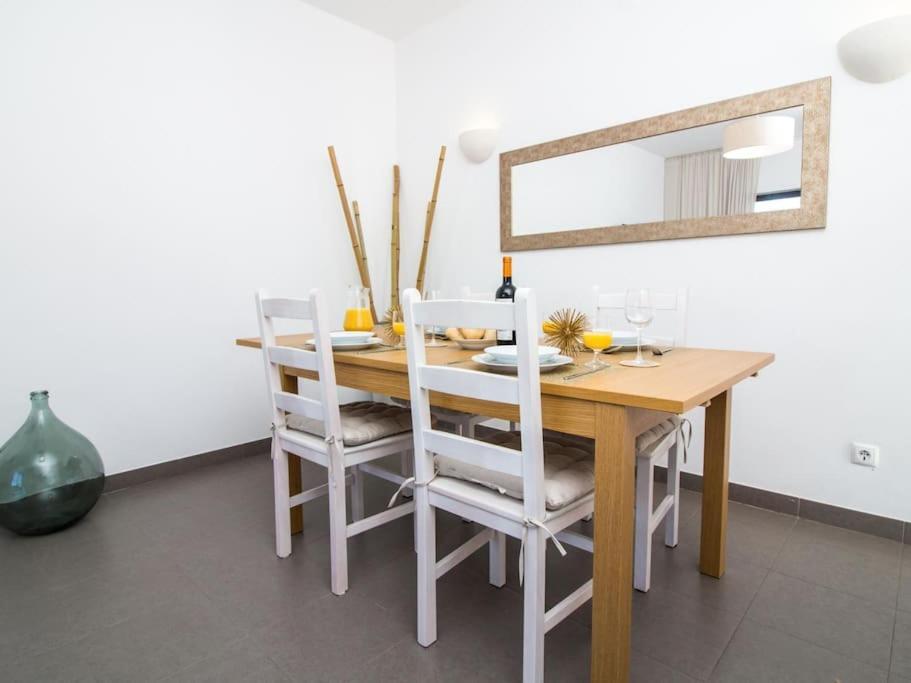 Lake Apartment - Pool And Sea View & Tennis Court & Bbq ペラ エクステリア 写真